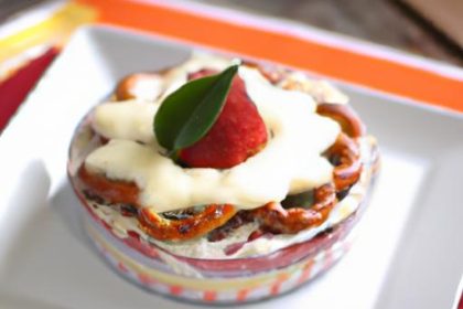 Southern Strawberry Pretzel Salad: Sweet & Salty Delight